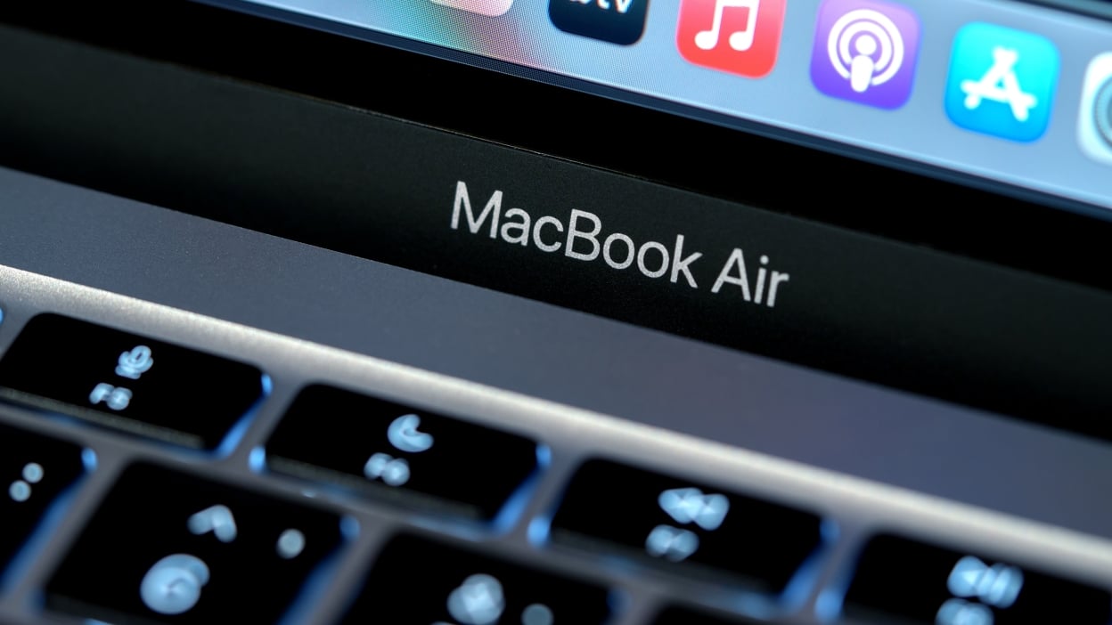 You Can Get This M1 MacBook Air in Gold Finish on Sale for $500 Right Now